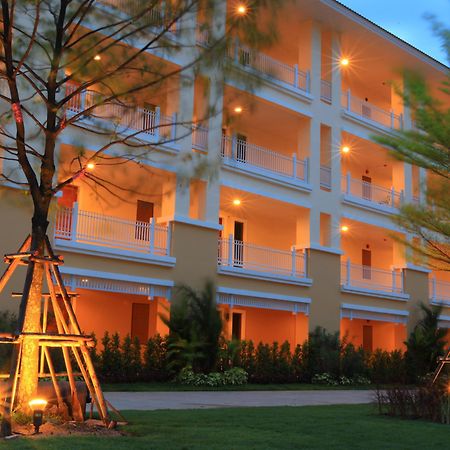 The One Residence Hotel Bangkok Exterior foto