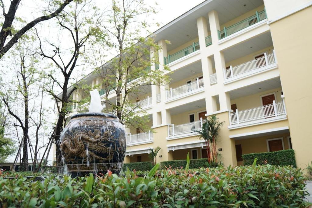 The One Residence Hotel Bangkok Exterior foto